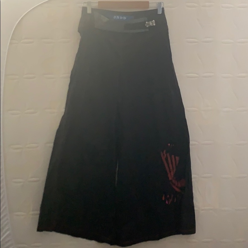 Pants with design. Comes with shirt size 30